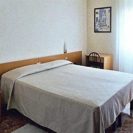 Hotel York 2*